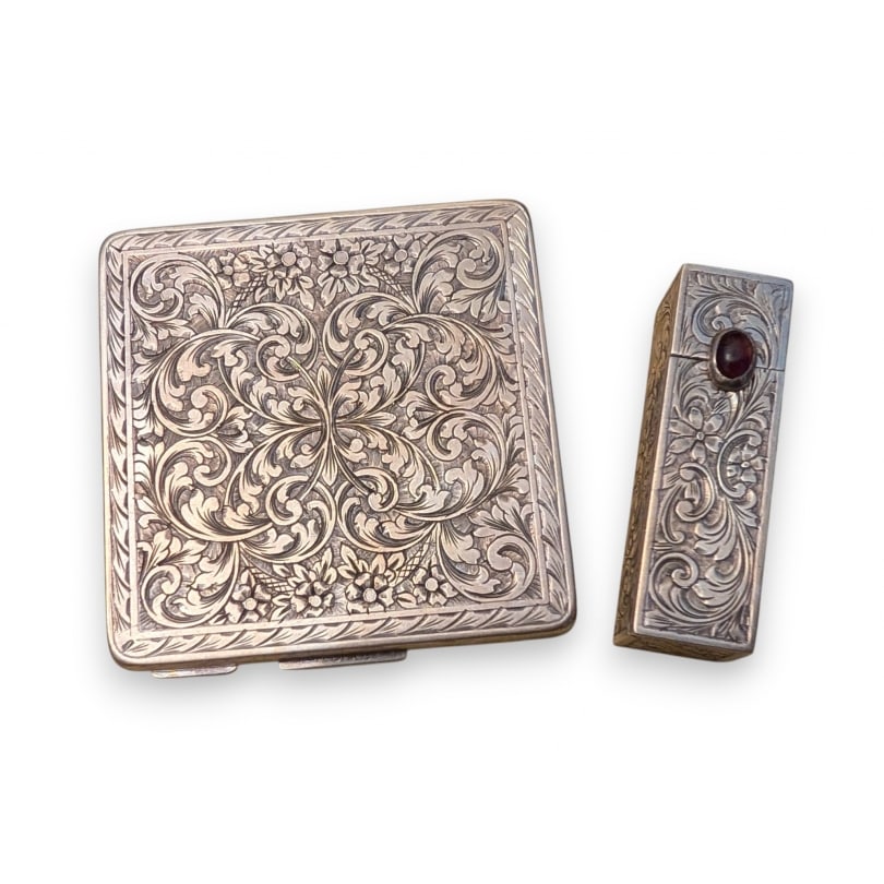 Italian 20th century 800 Silver Makeup Kit: Engraved 800 silver makeup set, lipstick with mirror and powder compact with mirrorOrigin: ItalyPeriod: 20th centuryMaterials: SilverDimensions: Ht 7.5 x 7.5 x 1 cm