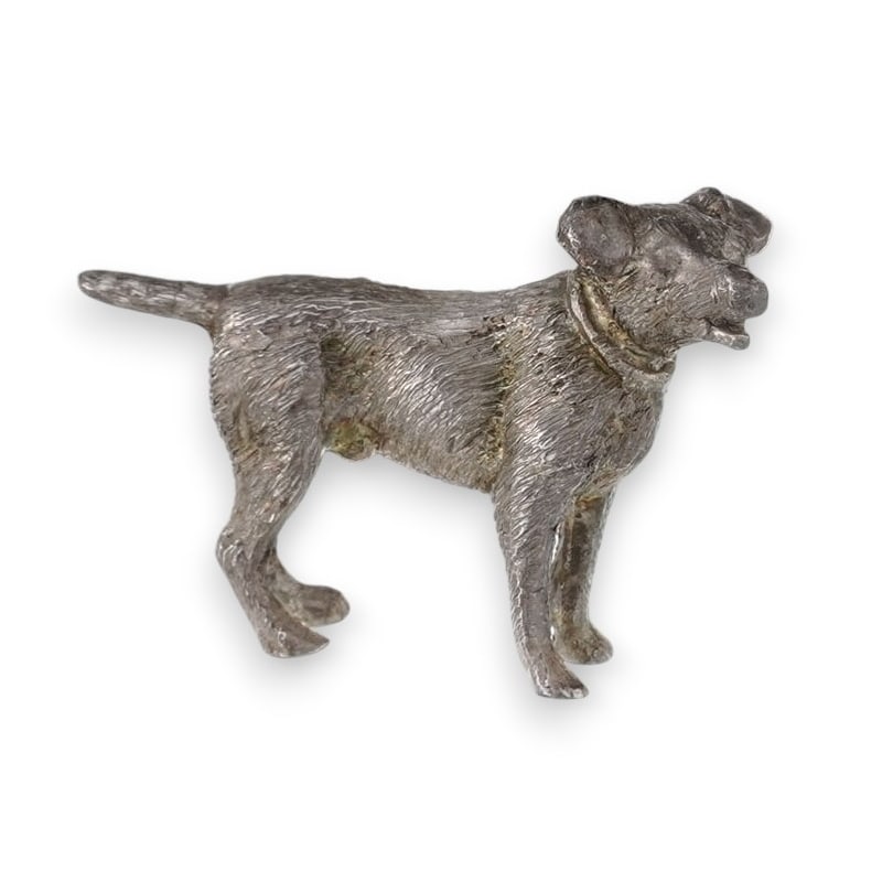 English 20th century Silver dog by SMD Castings: Silver dog by SMD Castings, London 1977,36gOrigin: EnglandPeriod: 20th centuryMaterials: SilverDimensions: Ht 3 x 5 x 1.5 cm