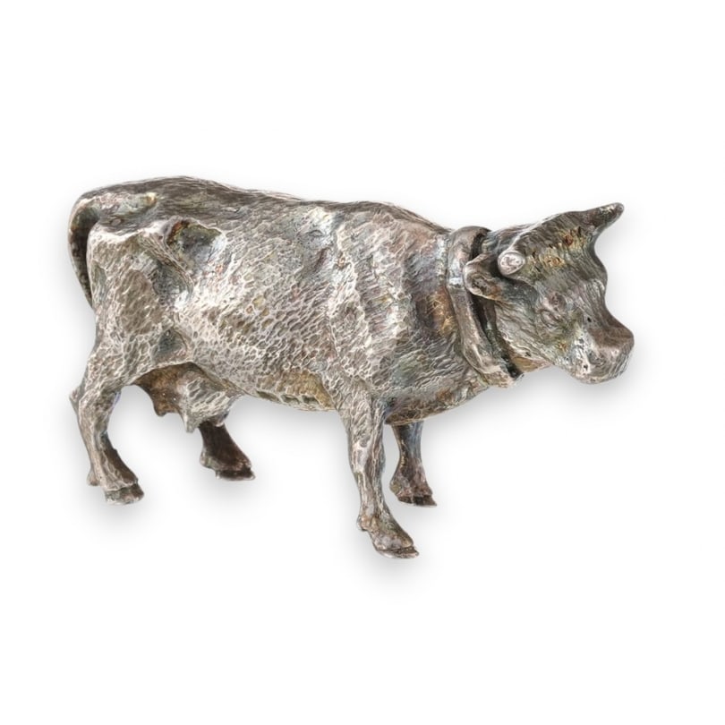 Silver cow by SMD Castings London 1974: Silver cow by SMD Castings, London 1974,96gOrigin: EnglandPeriod: 20th centuryMaterials: SilverDimensions: Ht 4 x 6 x 2 cm