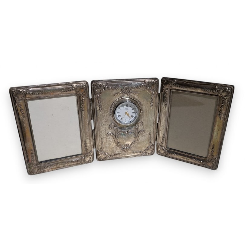 Double silver frame with watch by R. CARR: Double silver frame with watch by R. CARR, Sheffield 2000Origin: EnglandPeriod: 20th centuryMaterials: SilverDimensions: Ht 12 x 27 x 1 cm