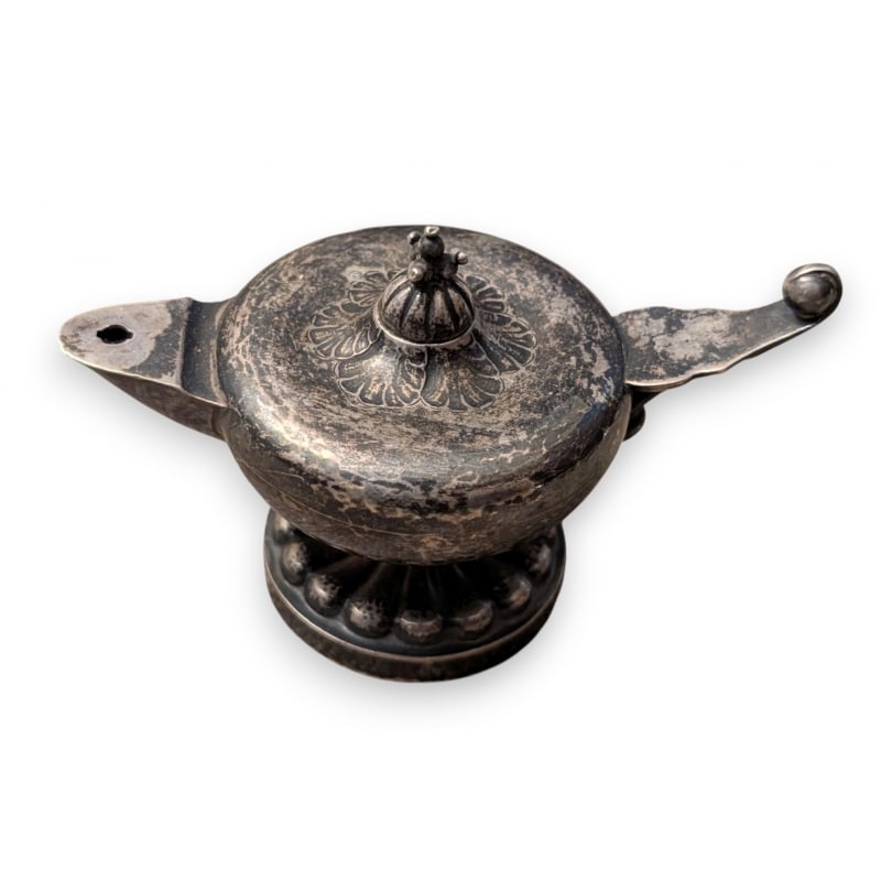 20th century Oil lamp by Georg Jensen: 925 silver oil lamp by Georg JENSEN 13Origin: DenmarkPeriod: 20th centuryMaterials: SilverDimensions: Ht 7.5 x 13 x 7 cm