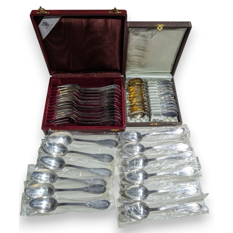 Swiss 20th century Part of a JEZLER silver flatware set: Part of a JEZLER silver flatware set with medallion and knotted ribbon motif,975gOrigin: SwitzerlandPeriod: 20th centuryMaterials: SilverDimensions: Ht 16.5 x 2.5 x 3.5 cm