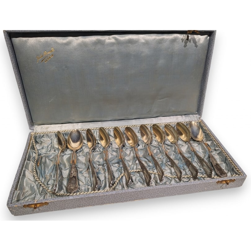 French Late 19th century Box of 11 silver teaspoons by Ravinet & Denfert: Box of 11 silver teaspoons by Ravinet & Denfert,290gOrigin: FrancePeriod: Late 19th centuryMaterials: SilverDimensions: Ht 15 x 2 x 3 cm