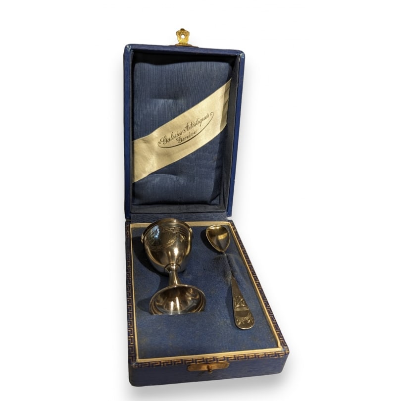 German 20th century Egg cup and its silver spoon: Egg cup and spoon in 800 silver by Wilhelm Theodor BinderOrigin: GermanyPeriod: 20th centuryMaterials: SilverDimensions: Ht 5.5 x 14.5 x 10 cm