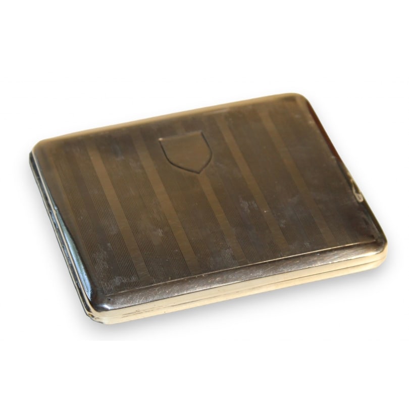Swiss 20th century Silver cigarette case: Silver cigarette case2019129gOrigin: SwitzerlandPeriod: 20th centuryMaterials: SilverDimensions: Ht 1.5 x 10 x 8 cm