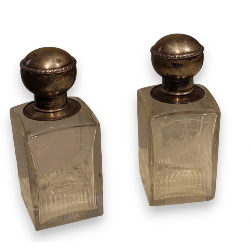 French Early 20th century Pair of engraved crystal and silver bottles: Pair of engraved crystal bottles with silver lids by Gérard Alfred 1899-1906Origin: FrancePeriod: Early 20th centuryMaterials: SilverDimensions: Ht 16 x 7 x 7 cm