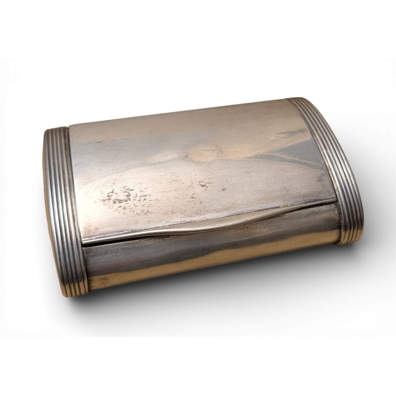 20th century Silver tobacco box: Silver tobacco box,91gOrigin: EuropePeriod: 20th centuryMaterials: SilverDimensions: Ht 3 x 9 x 6 cm