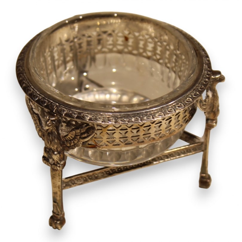 French 19th century Crystal and silver cup, with eagles: Crystal and silver bowl, with eagles resting on three lion's paws, 65gOrigin: FrancePeriod: 19th centuryMaterials: SilverDimensions: Height 6 cm x Diameter 8 cm