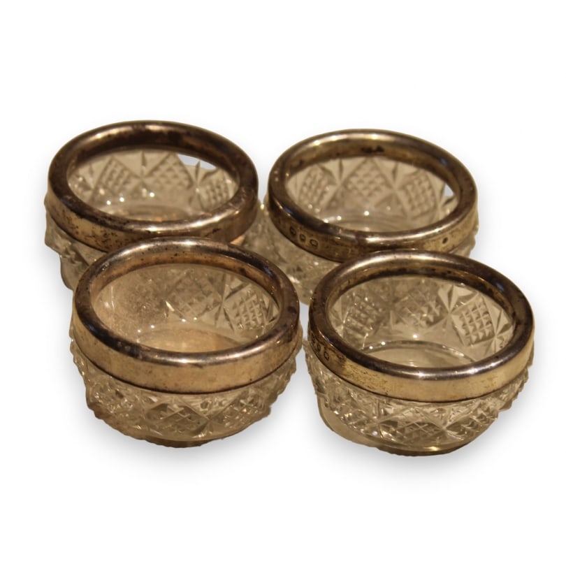 English 19th century Set of 4 silver and crystal salt cellars: Set of four crystal and silver salt cellars, Birmingham 1896Origin: EnglandPeriod: 19th centuryMaterials: SilverDimensions: Height 3 cm x Diameter 5 cm