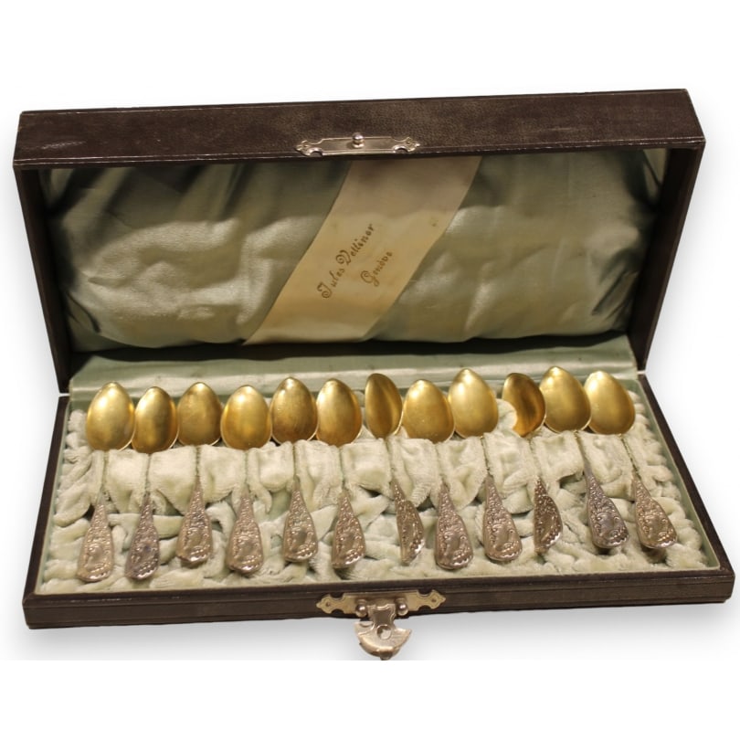 German 19th century Set of 12 silver and vermeil spoons: Set of 12 silver and vermeil teaspoons by Bruckmann & Söhne, 137gOrigin: GermanyPeriod: 19th centuryMaterials: SilverDimensions: Ht 5 x 26 x 13 cm