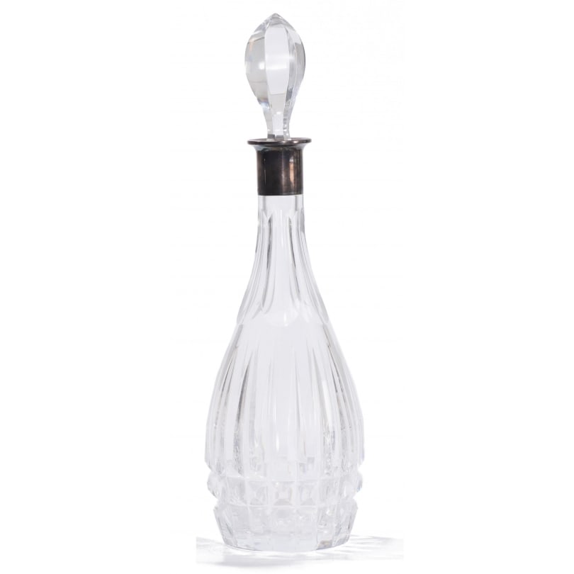 : Early 20th century Crystal wine decanter with diamond-shaped tips: Crystal wine decanter with diamond-point design and .925 sterling silver neck and spoutOrigin: United StatesPeriod: Early 20th centuryMaterials: SilverDimensions: Height 36 x Diameter 10 cm