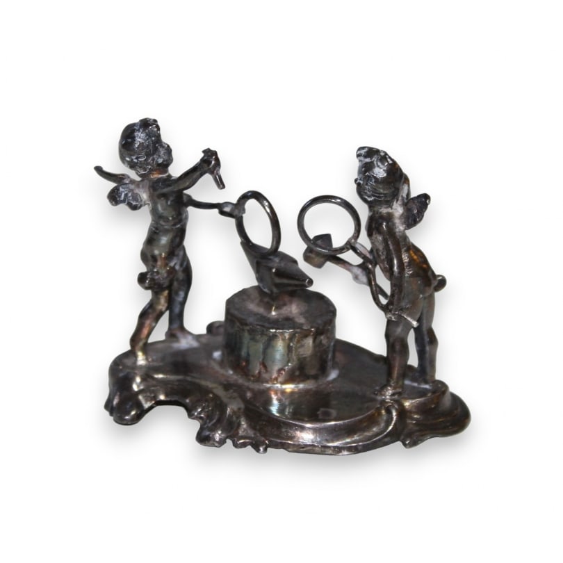 English Late 19th century Silver cherubs at an anvil: Silver cherubs at an anvil, Chester 1900Origin: EnglandPeriod: Late 19th centuryMaterials: SilverDimensions: Ht 5 x 6 x 4.5 cm
