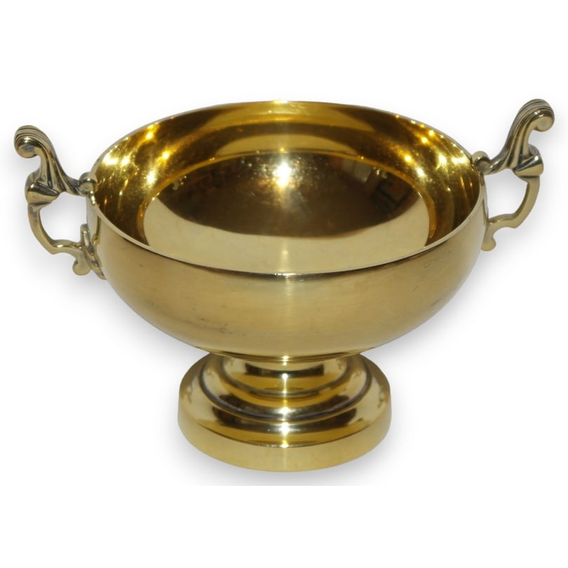 TIFFANY & CO. pedestal cup: TIFFANY & CO cup, in silver-gilt, handle decorated with scrolls and palm clasps, rests on a cyma recta foot, numbered 22588. United States. 20th century.Origin: United StatesPeriod: 20th centuryMateri