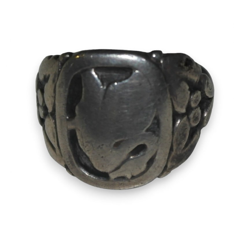 Silver "Swan" ring by GEORG JENSEN: Silver "Swan" ring by GEORG JENSEN No. 56Origin: DenmarkPeriod: 20th centuryMaterials: SilverDimensions: Diameter 1.7 cm