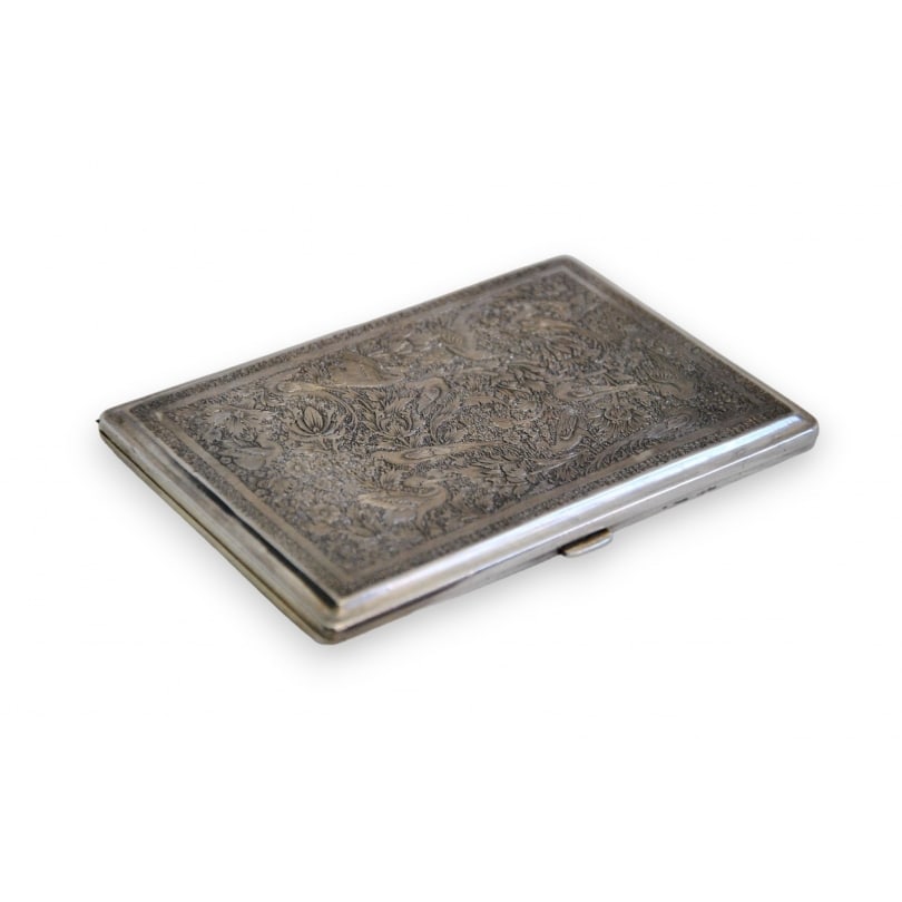 19th century rare silver cigarette case: Iranian silver cigarette case, decorated with birdsOrigin: IranPeriod: 19th centuryMaterials: SilverDimensions: Ht 1 x 11 x 8 cm