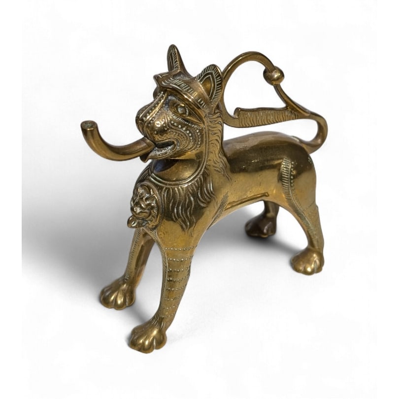 20th century Aquamanile-shaped oil lamp: Aquamanile-shaped oil lampOrigin: ItalyPeriod: 20th centuryMaterials: BrassDimensions: Ht 13 x 15 x 5 cm