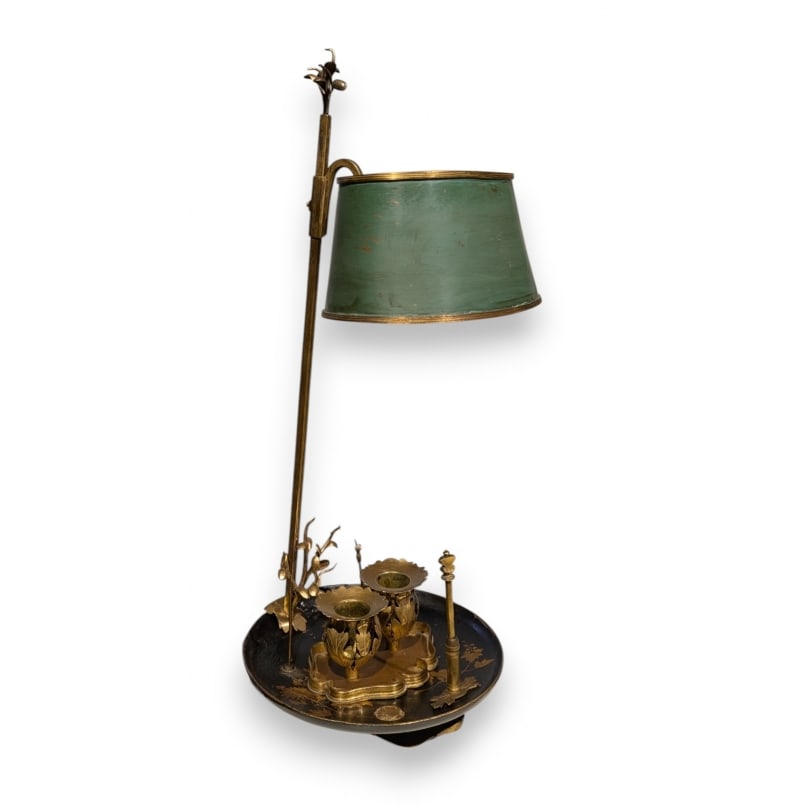 French 19th century Gold lacquered wood and bronze lamp: Small bouillotte lamp in lacquered wood, gold and bronze finish, with a green sheet metal lampshadeOrigin: FrancePeriod: 19th centuryMaterials: Lacquered woodDimensions: Ht 41 x 24 x 18 cm