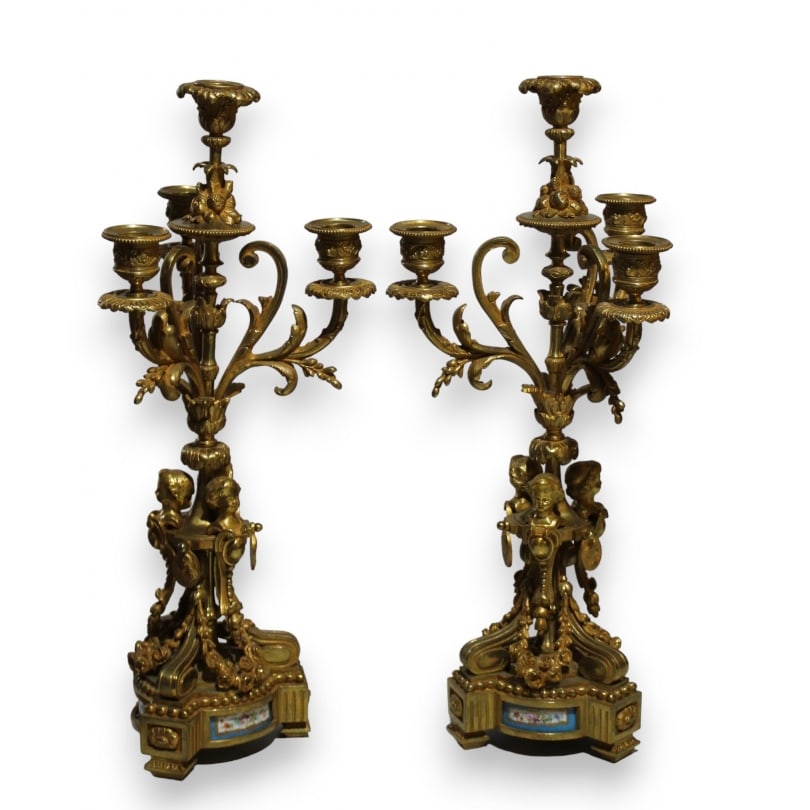 French 19th century Pair of Louis XVI style candlesticks.: Pair of Louis XVI style candlesticks from the Napoleon III period, in gilt bronze and porcelain. With 4 lights. With figural heads.Origin: FrancePeriod: 19th centuryMaterials: Gilded bronze-PorcelainD