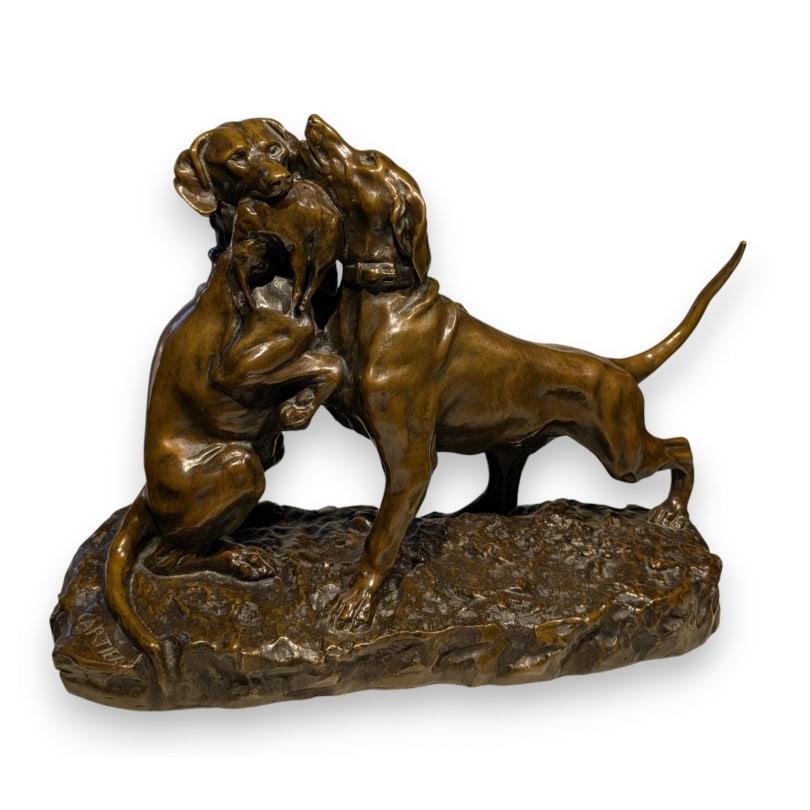 19th century Bronze "Pointers and Rabbit" signed CARTIER: Bronze hunting dog "Pointers and rabbit" signed CARTIER (Thomas François 1879-1936)Origin: FrancePeriod: 19th centuryMaterials: BronzeDimensions: Ht 35 x 52 x 21 cm
