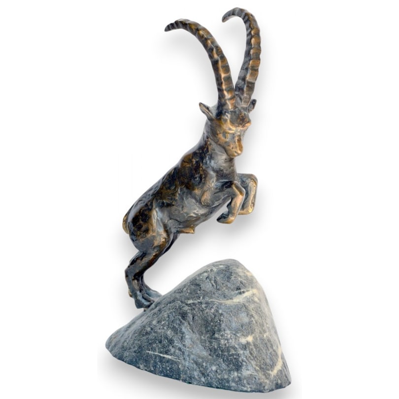 Swiss Bronze ibex signed REUSSNER: Bronze ibex signed REUSSNER (Charles 1886-1961)Origin: SwitzerlandPeriod: 20th centuryMaterials: BronzeDimensions: Ht 28 x 15 x 15 cm