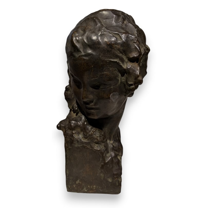 Early 20th century Bronze bust of a "Young Girl" signed GENNARELLI: Bronze bust of a young girl signed GENNARELLI (Amedeo 1881-1943)Origin: ItalyPeriod: Early 20th centuryMaterials: BronzeDimensions: Ht 40 x 20 x 17 cm