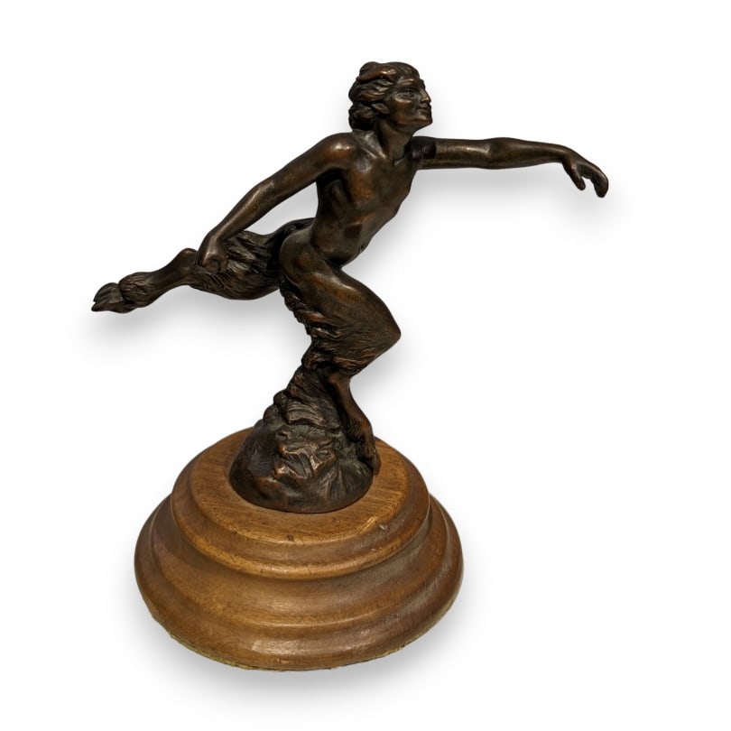 Early 20th century Radiator cap signed DESCOMPS: Bronze radiator cap "Faun" signed Joe DESCOMPS (1869-1950)Wooden baseOrigin: FrancePeriod: Early 20th centuryMaterials: BronzeDimensions: Ht 16 x 15 x 10 cm