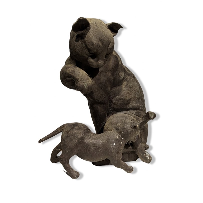 20th century Bronze "Cat and her kitten": Bronze "Cat and her kitten"Origin: AsianPeriod: 20th centuryMaterials: BronzeDimensions: Ht 28 x 24 x 19 cm