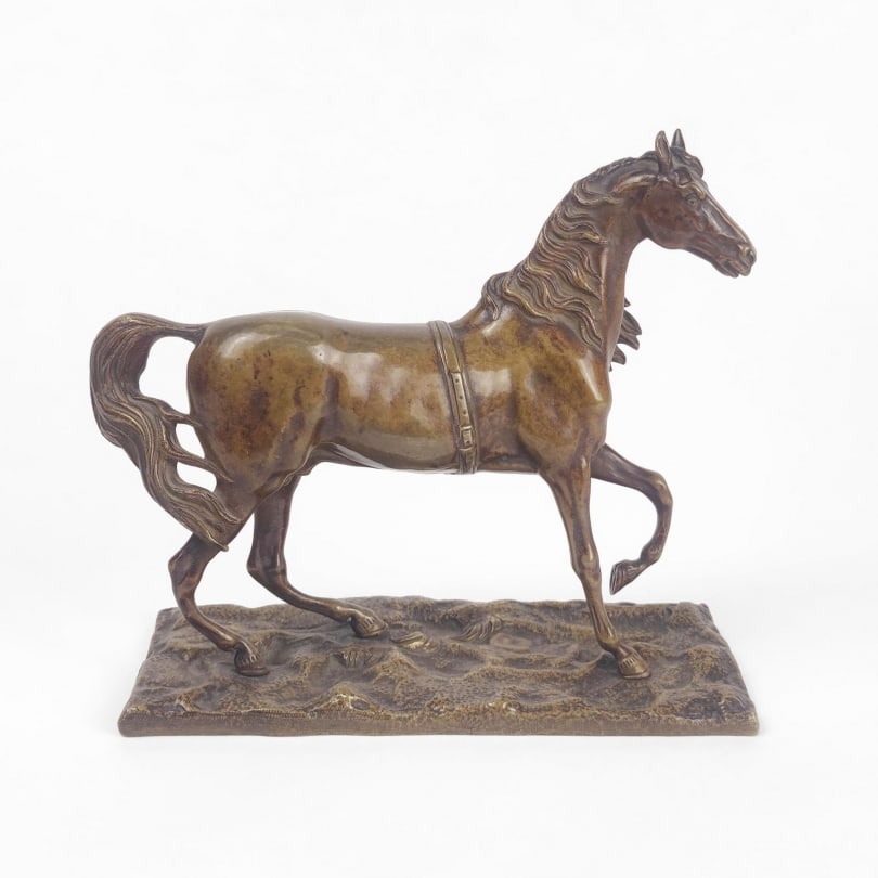 19th century Bronze horse with brown patina: Bronze horse with brown patinaOrigin: FrancePeriod: 19th centuryMaterials: BronzeDimensions: Ht 16.5 x 20 x 8 cm