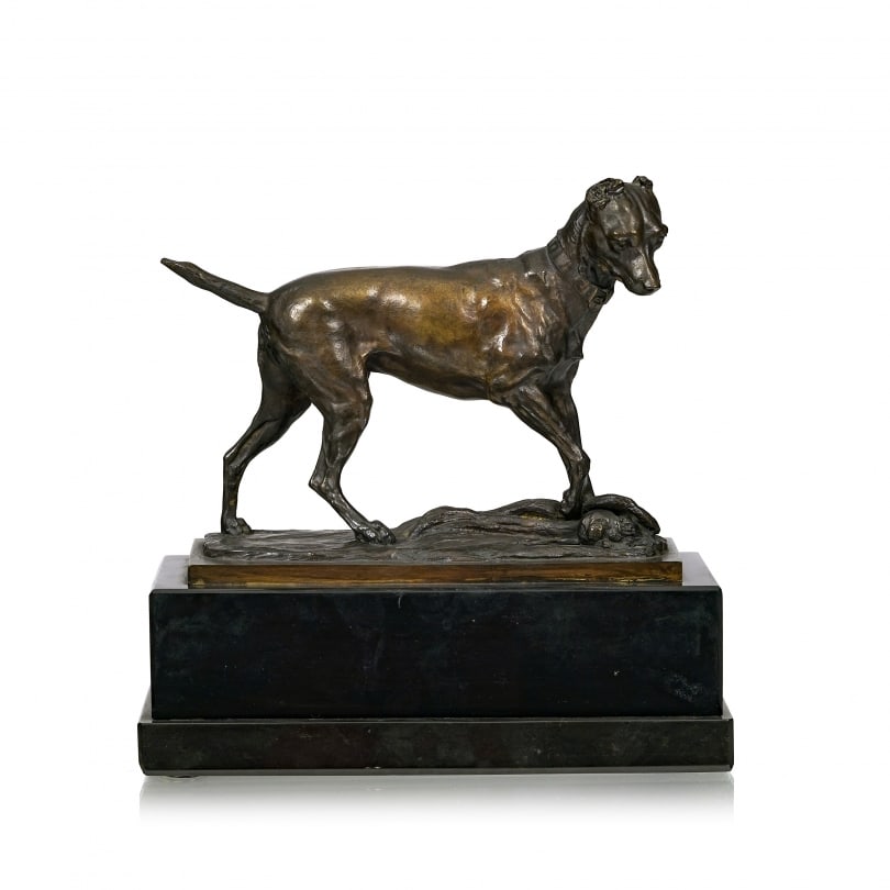 19th century Bronze Hunting Dog signed FAUGINET: Bronze hunting dog signed FAUGINET (Jacques Auguste 1809-1847) on a black marble baseOrigin: FrancePeriod: 19th centuryMaterials: BronzeDimensions: Ht 26 x 25 x 11 cm