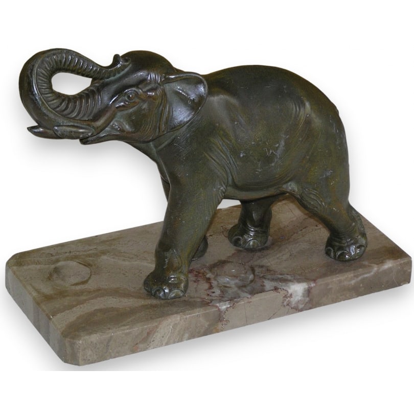 French Elephant sculpture, in spelter on a base: Elephant sculpture, in spelter on a marble baseOrigin: FrancePeriod: 20th centuryMaterials: SpelterDimensions: Ht 18 x 22 x 10 cm