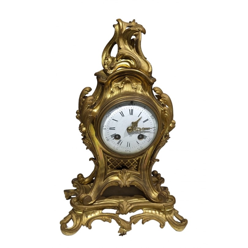 19th century Louis XV bronze clock: Louis XV bronze clockOrigin: FrancePeriod: 19th centuryMaterials: BronzeDimensions: Ht 35 x 23 x 13 cm