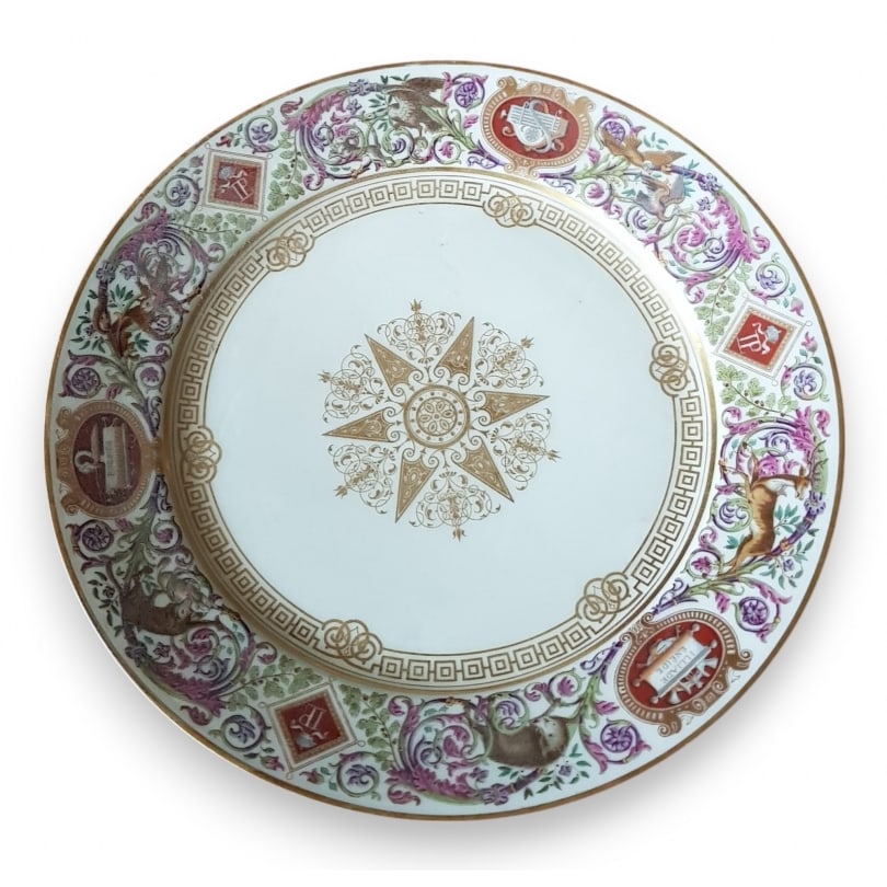 French 19th century Empire plate with hunting rim: Empire plate with polychrome hunting border in Sèvres porcelain, 1846, from the Château de Fontainebleau.Provenance: Napoleon familyOrigin: FrancePeriod: 19th centuryMaterials: PorcelainDimensions: