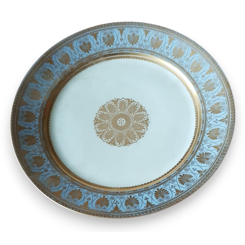 French 19th century Empire plate with blue and gold rim: Empire plate with blue and gold rim in Sèvres porcelain, 1846, from the Château de St-Cloud.Provenance: Napoleon familyOrigin: FrancePeriod: 19th centuryMaterials: PorcelainDimensions: Height 2.5 x