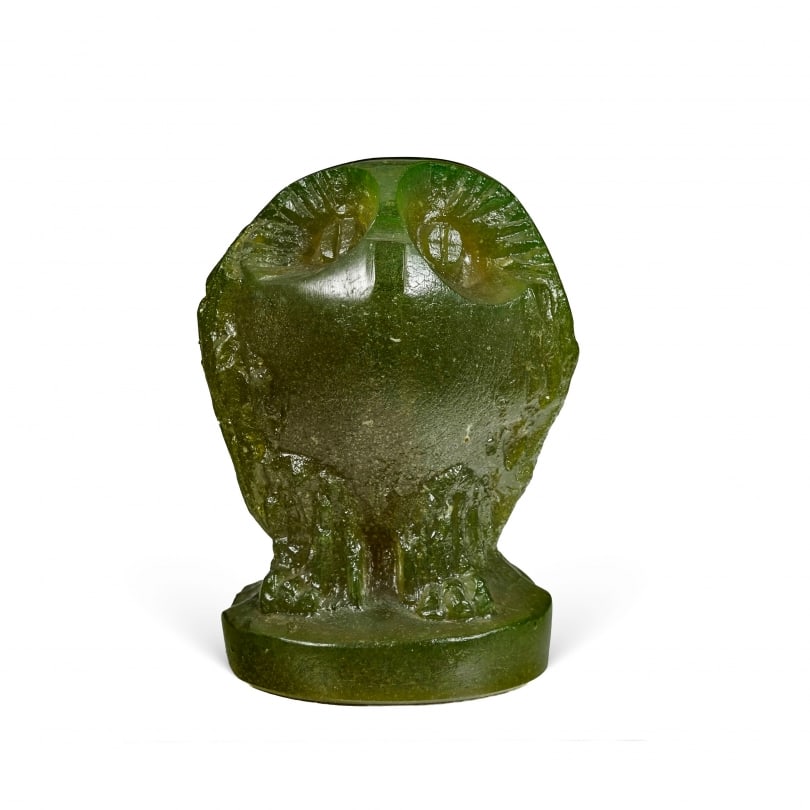 Little owl in glass, signed DAUM Ed. 38 / 250: Little owl in dark olive crystal paste, signed Daum France and Jean-Pierre DEMARCHI(1928-1979), molded signatures.Ed. 38 / 250Origin: FrancePeriod: 20th centuryMaterials: GlassDimensions: Ht 12.5 x 9.