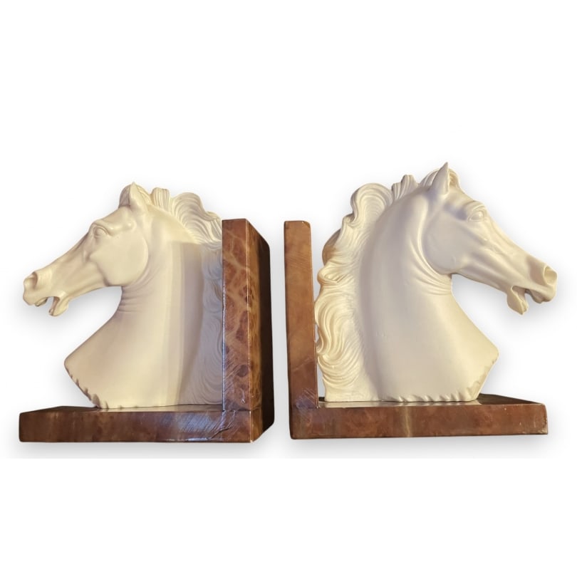 Pair of "Horse" bookends: Pair of "Horse" bookends in reconstituted marble by Arnaldo Giannelli, on alabaster basesOrigin: ItalyPeriod: 20th centuryMaterials: MarbleDimensions: Ht 22 x 17 x 9 cm