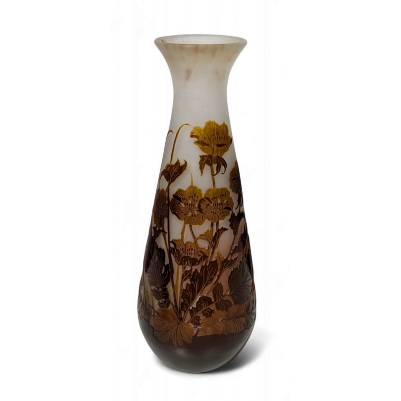 Poppy Vase signed GALLÉ: Multi-layered brown glass vase on a white background with acid-etched poppy decoration, signed GALLÉ (Émile 1846-1904)Origin: FrancePeriod: 20th centuryMaterials: GlassDimensions: Height 25 x Diamet