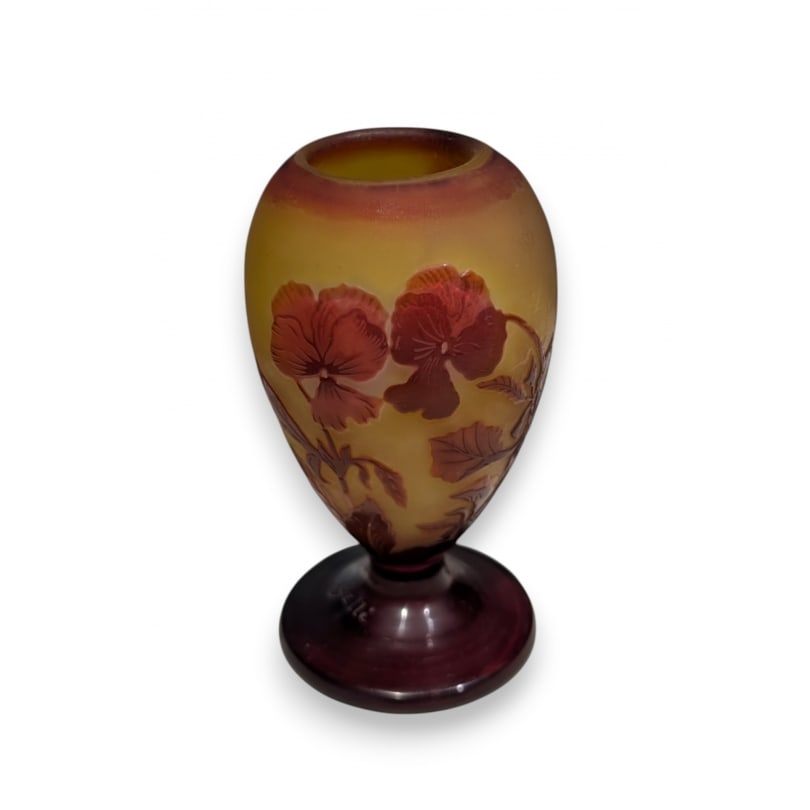 Early 20th century Pansy vase signed GALLÉ: Multi-layered purple glass vase on a yellow background with acid-etched pansies decoration, signed GALLÉ (Émile 1846-1904)Origin: FrancePeriod: Early 20th centuryMaterials: GlassDimensions: Height 1