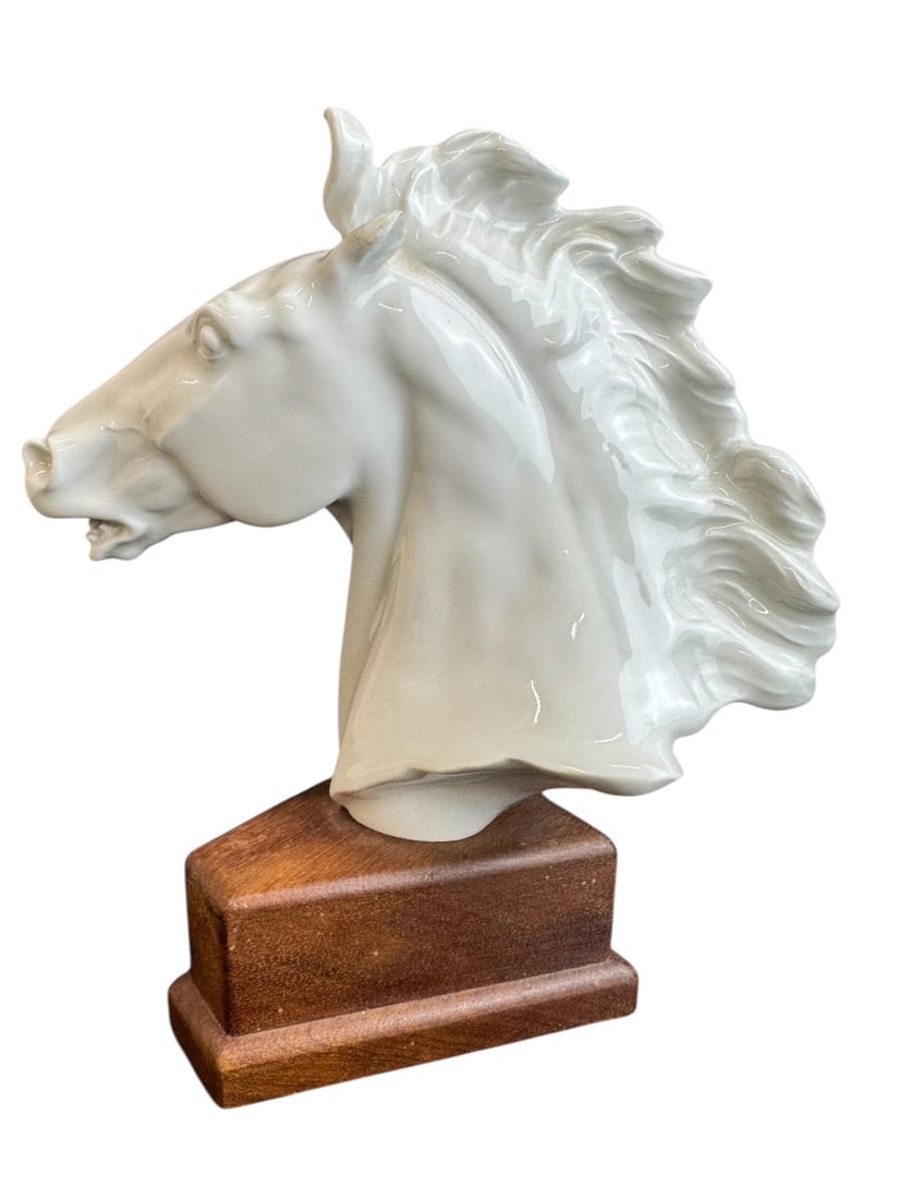Meissen - Porcelain Bust of the Maestoso Stallion: Meissen porcelain bust, the Maestoso Stallion (Hengst Maestoso). Expressive horse head with flowing mane, signed Erich Oehme and dated 1949, with a white crossed swords mark impressed on the ground an
