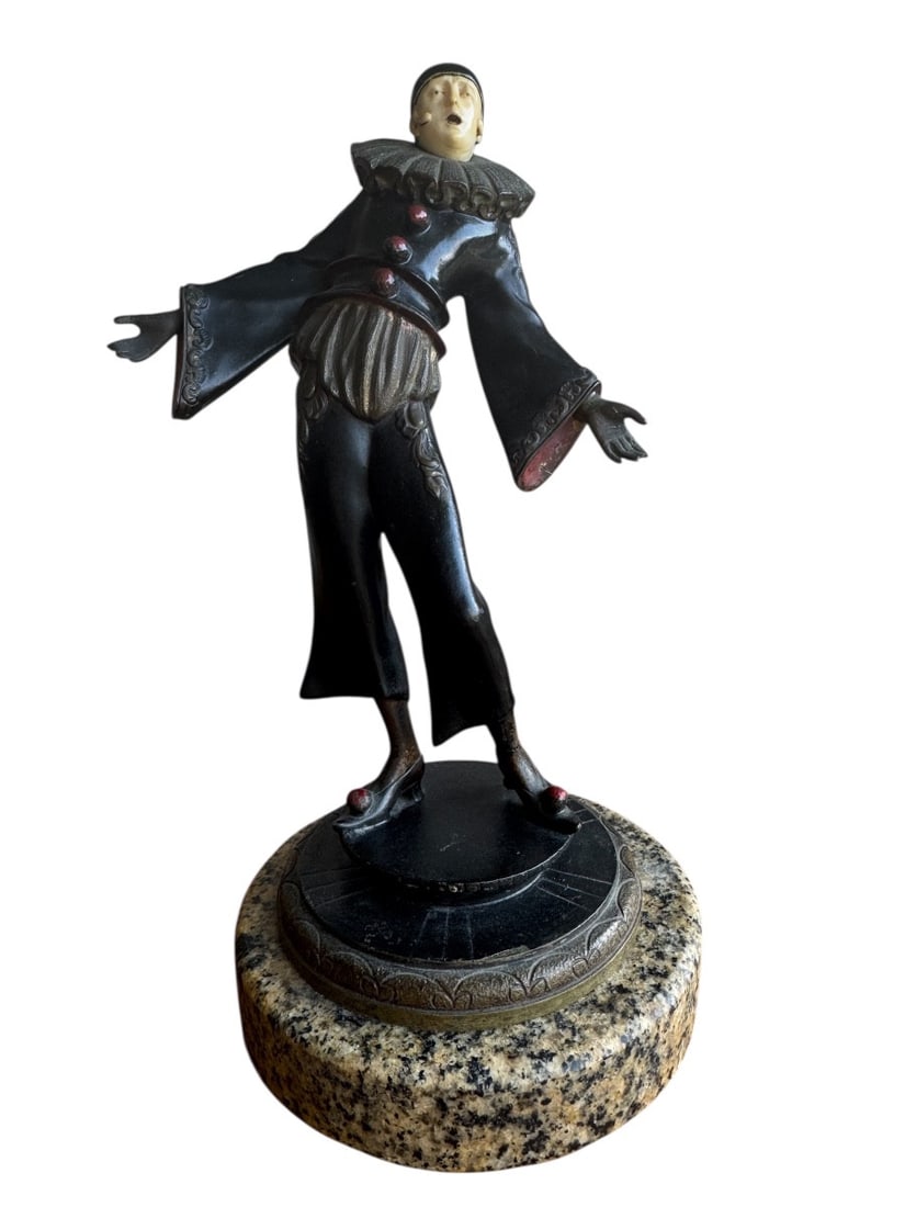 Gustav Schmidtcassel - Pierrot, bronze sculpture: Art Deco bronze sculpture of Pierrot with a polychrome patina, circa 1920, signed on the base.Gustav Schmidt-Cassel studied at the Berlin Academy of Fine Arts under Ernst Herter, whose assistant he be