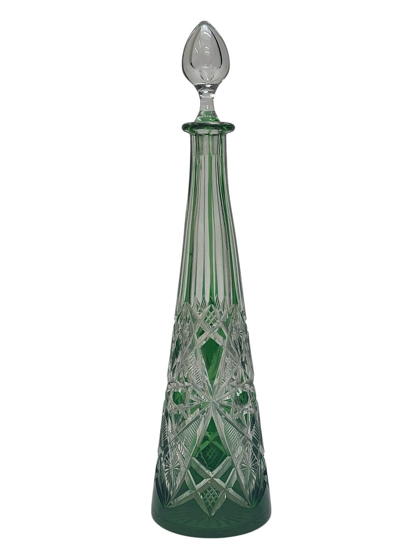 Baccarat - Crystal carafe Lagny model: "Baccarat - Lagny Model crystal carafe"Baccarat Langny decanter in clear crystal lined with cut green crystal, richly decorated with rosettes and bevels. In very good condition, no chips, unsigned, th