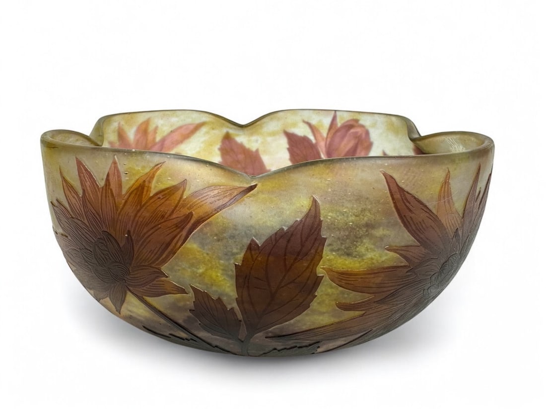 Art Nouveau Daum Nancy Dahlia Decorated Bowl: Four-lobed, multi-layered, acid-etched glass bowl decorated with dahlias in bloom and bud in a plum-red hue and brown foliage at the bottom against a mottled background of yellow, green, mauve, and de