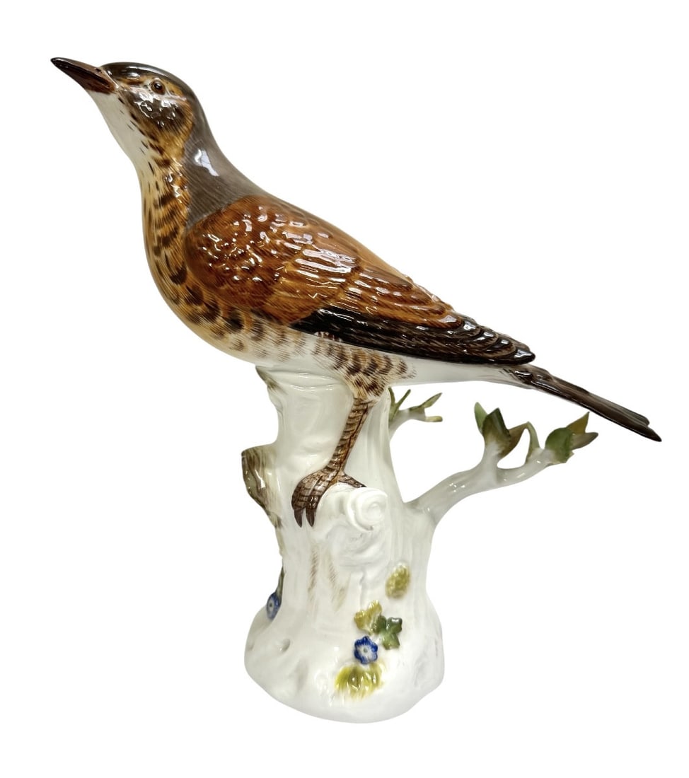 Meissen - Porcelain Figurine of a Singing Thrush: Meissen porcelain figurine of a Song Thrush (Drossel) on a tree trunk. Designed by Johann Joachim Kändler between 1735 and 1740, it is part of his animal series. In perfect condition. This model is l