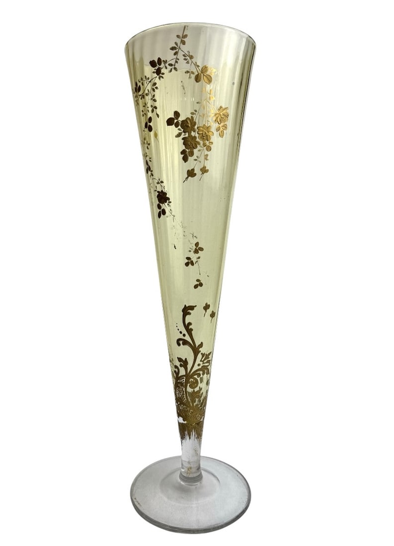 Baccarat - Conical Vase with Flower Branch Decoration: Large conical vase on a pedestal base, with a ribbed base in a light yellow tone, decorated with hand-gilded and enameled floral branches, Baccarat workshops, 19th century. In perfect condition, very