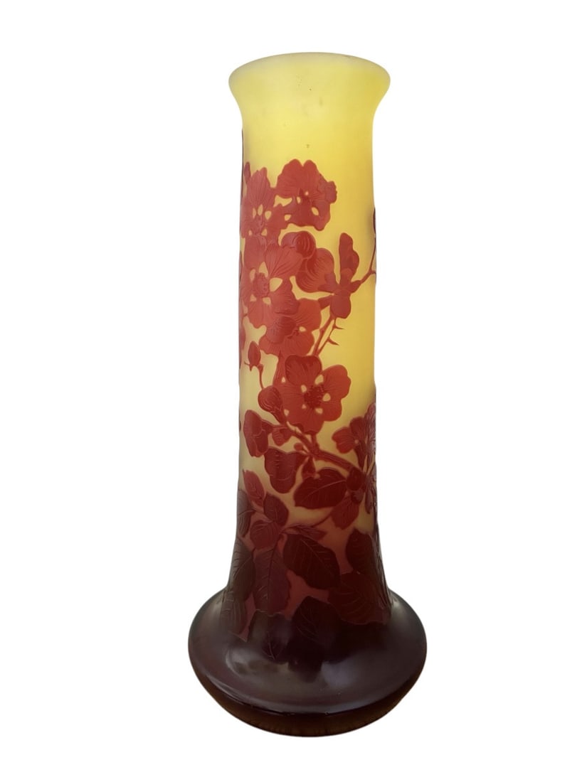 Art Nouveau Gallé - Vase with Japanese Apple Blossom Decoration: Multi-layered glass vase decorated with finely acid-etched cameo Japanese apple blossoms in shades of dark red and orange on a satin yellow background, signed Gallé. Height: 35cm