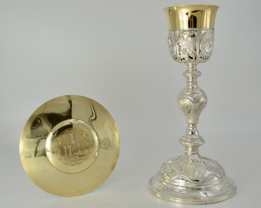 Silver and vermeil chalice and paten, France, 19th century, by Favier brothers: Silver chalice and paten – France, 19th century – by Favier Frères, goldsmithsA Neo-Renaissance style chalice and paten in silver and gilt silver, crafted with repoussé, chased, engraved, and gu