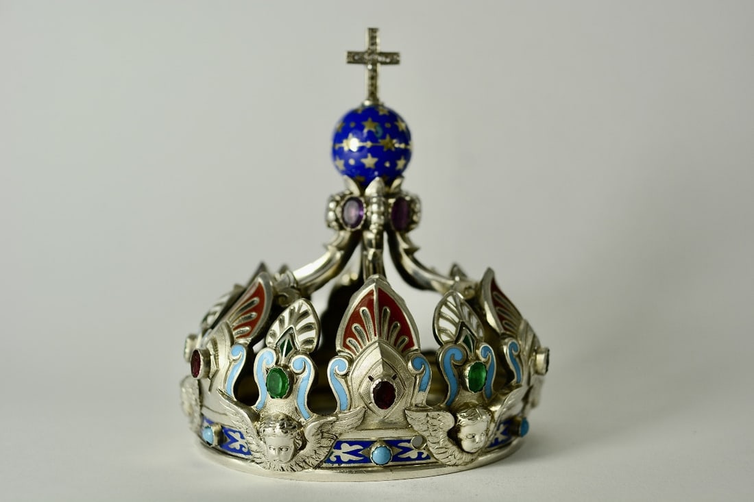 Crown of the Infant Jesus, silver and enamel, France, 19th century: A Virgin's crown in cast, chased, and enameled silver. The base is slightly oval with an openwork rim; in the center, a blue enameled band is decorated with stylized acanthus leaves and turquoise cabo
