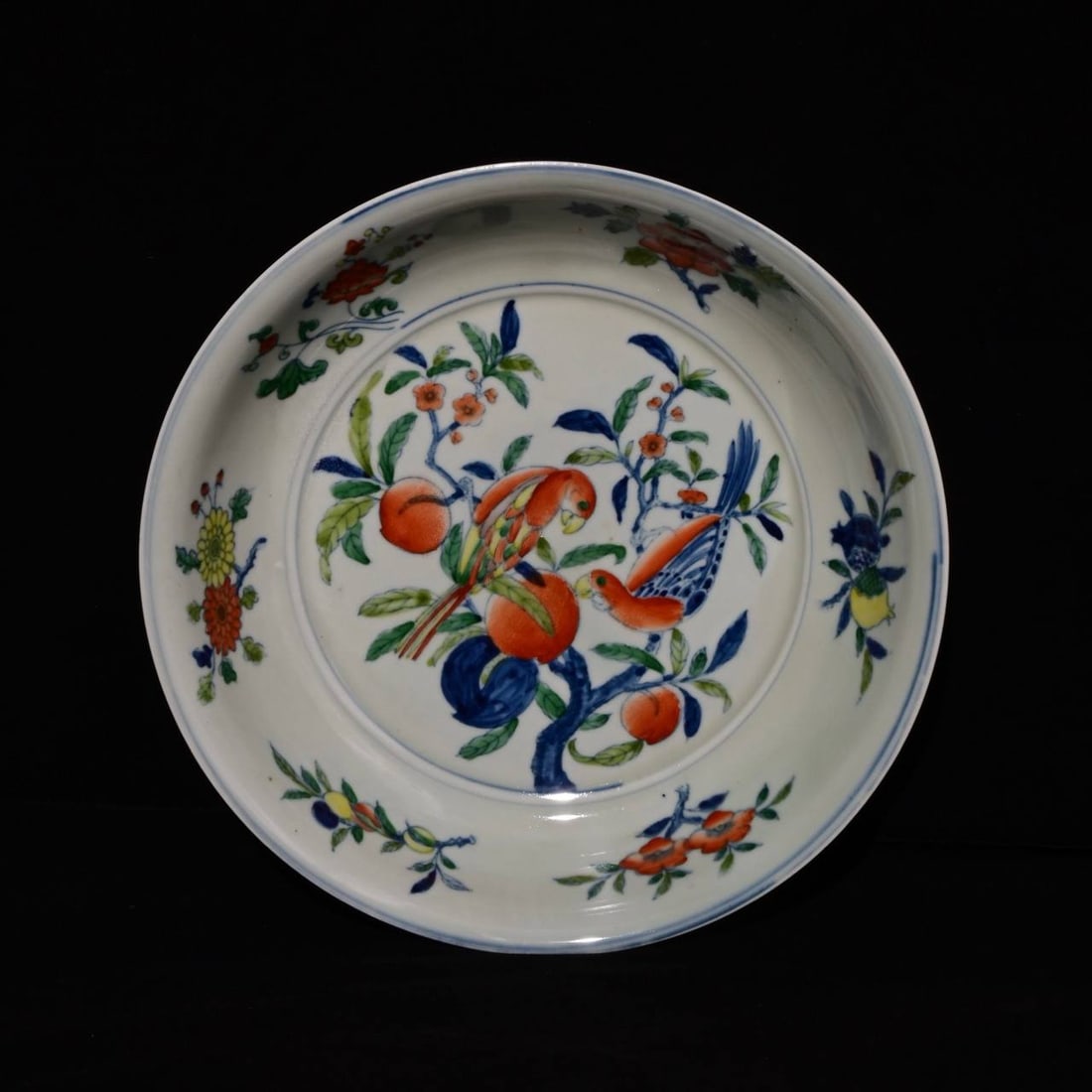 A floral and bird-patterned appreciation plate made during the Xuande reign of the Ming Dynasty: A floral and bird-patterned appreciation plate made during the Xuande reign of the Ming Dynasty, measuring 5.6 x 24.9 cm in height.