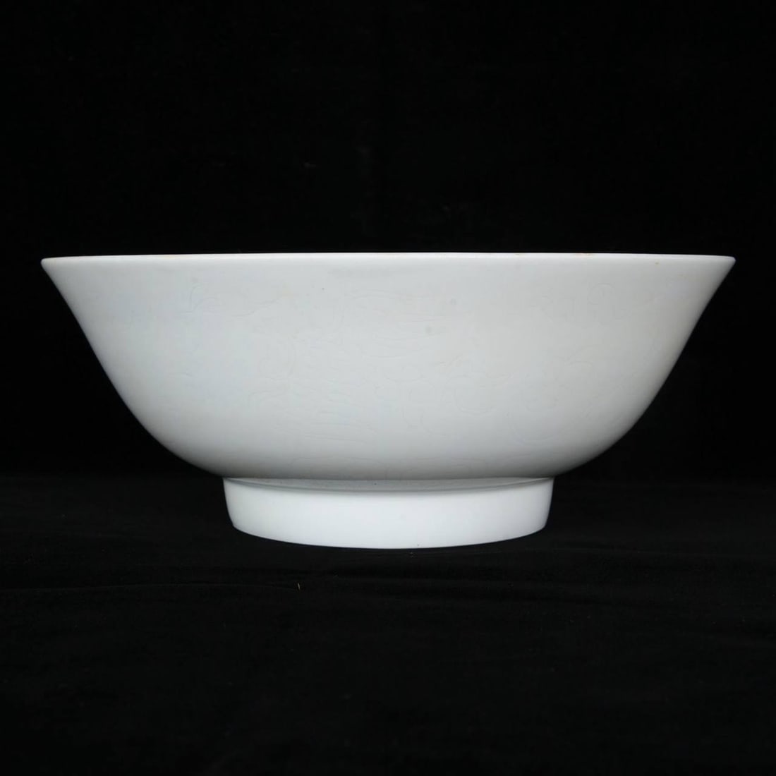 A Ming Dynasty Chenghua period sweet white glaze bowl with incised dragon and cloud design.: A Ming Dynasty Chenghua period sweet white glaze bowl with incised dragon and cloud design. Height: 7.2cm, Diameter: 18.3cm