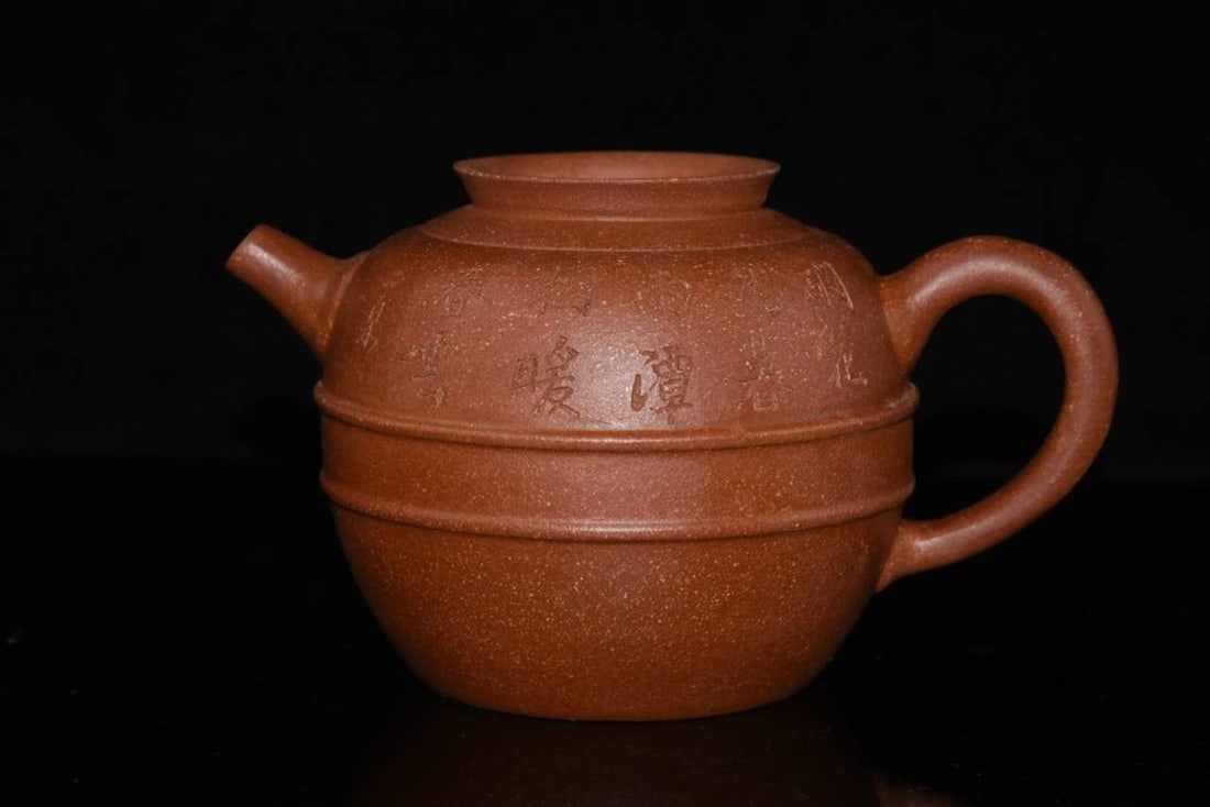 mineral clay Zisha teapot with characters: There is a mineral clay Zisha teapot with characters, measuring 16*9 cm in length, width, and height.