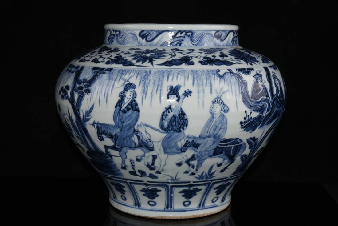 Yuan Dynasty Blue and White Porcelain Jar with the Image of Zhaojun Leaving the Frontier: Yuan Dynasty Blue and White Porcelain Jar with the Image of Zhaojun Leaving the Frontier Dimensions: 36 x 27 cm (Length x Width x Height)